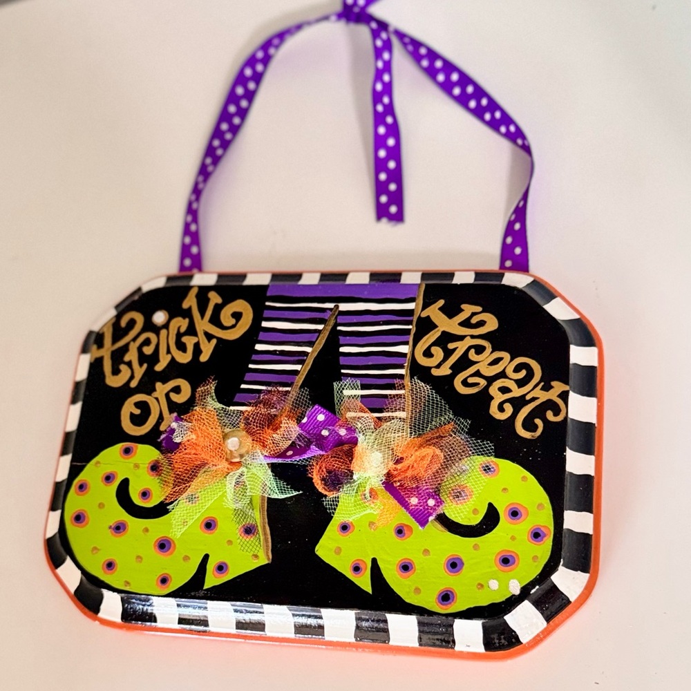 Halloween Hand-painted Trick or Treat Wall Decor Hanging Plaque Sign